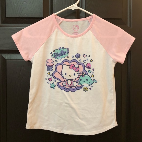 Hello Kitty Other - HELLO KITTY Tshirt 😻